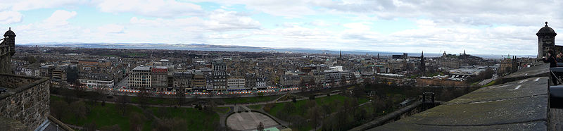 Panoramic view of Edinburgh